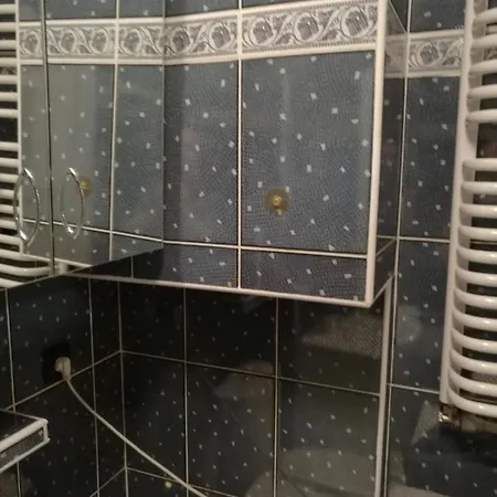 Flat Trocka Street *